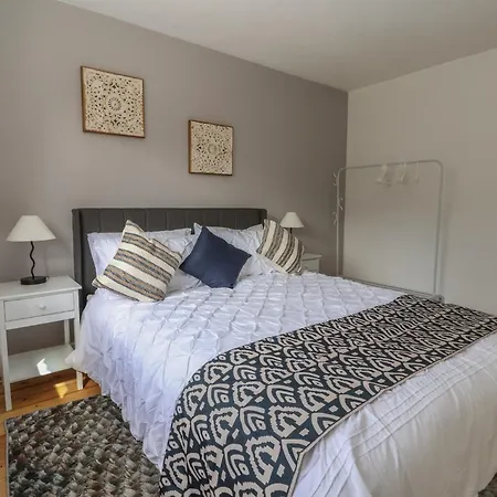 Pebble Rock 해러게이트